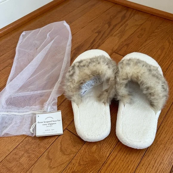 NWT Pottery Barn Dune Leopard Faux Fur Cozy Slippers size M - Picture 2 of 3